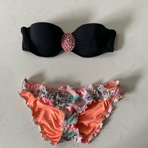 Victoria Secret 2 piece swimwear size: 32B